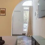 לינה וארוחת בוקר Aime's House