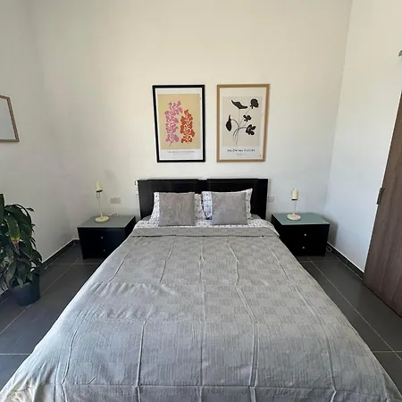 Aime's House Bed & Breakfast *