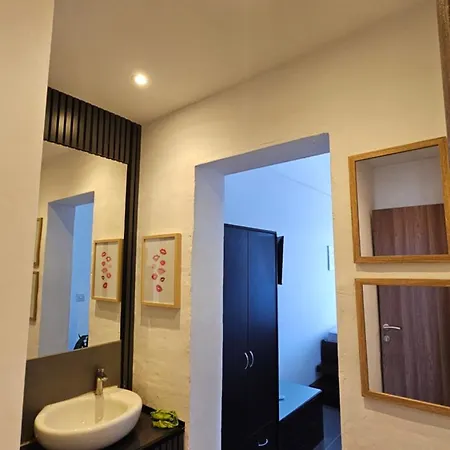 Aime's House Bed & Breakfast *