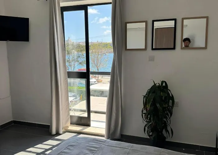 Aime's House Oda ve Kahvaltı Sliema